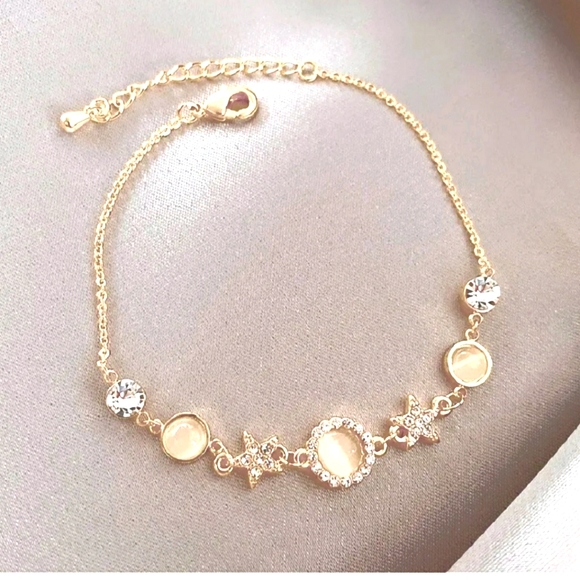 Rhinestone Korean Bracelets Gold Colour Flower Charm Bracelet - Picture 1 of 8